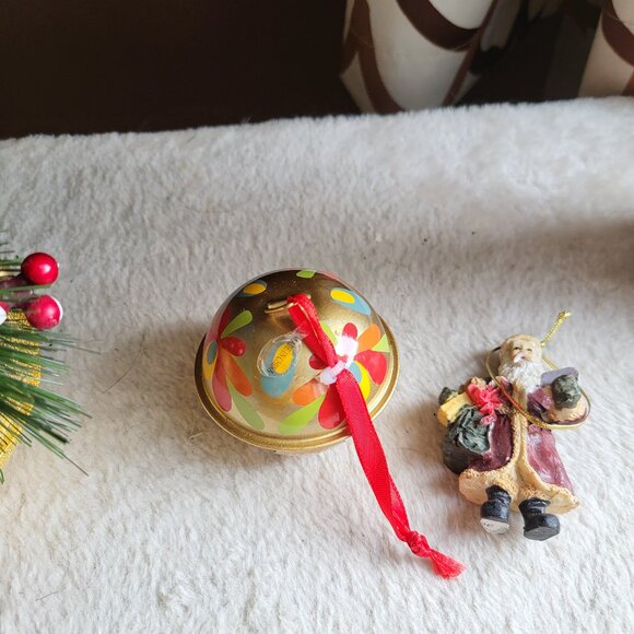 2 VINTAGE METAL CHRISTMAS JINGLE BELL ORNAMENTS + 1 WISEMAN ORNAMENT GUC - Picture 3 of 5